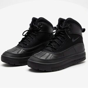Nike ACG Woodside 2 High Top Duck Boots- Black- Unique Hiking/ Sneaker Look